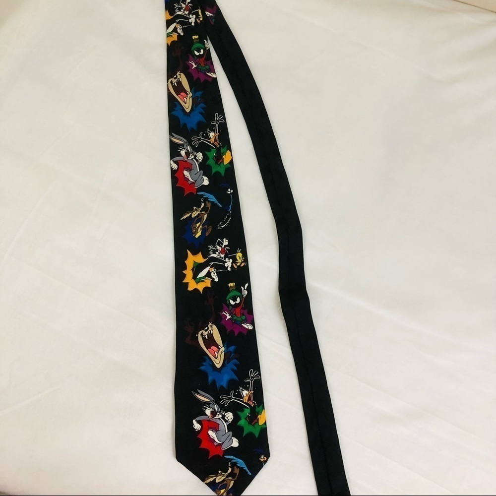 Authentic vintage Looney Tunes bugs bunny and gang black silk tie, 57” long